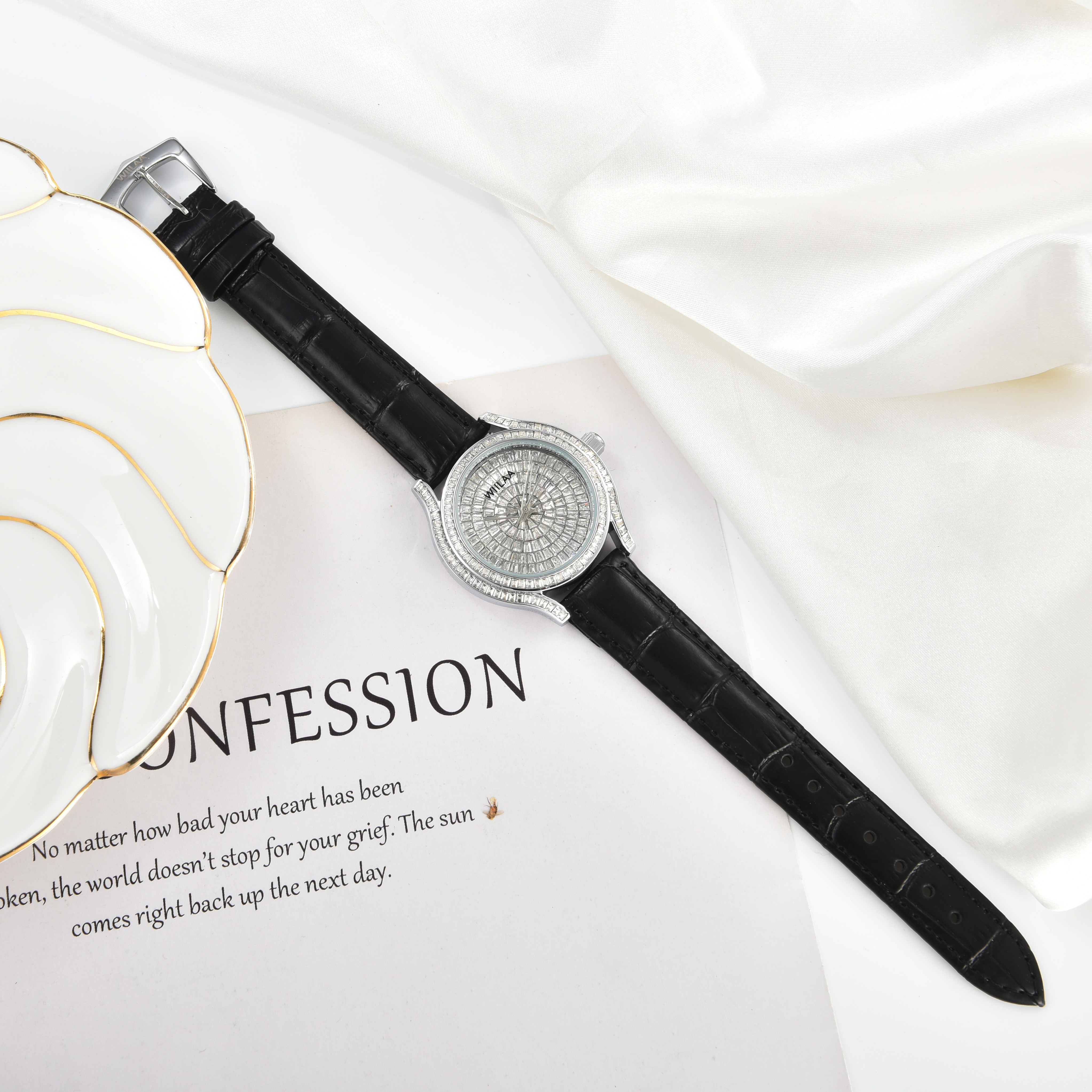 WIILAA Luxury Women's Crystal  - Luxury Watch With Leather Strap 리뷰 및 가격