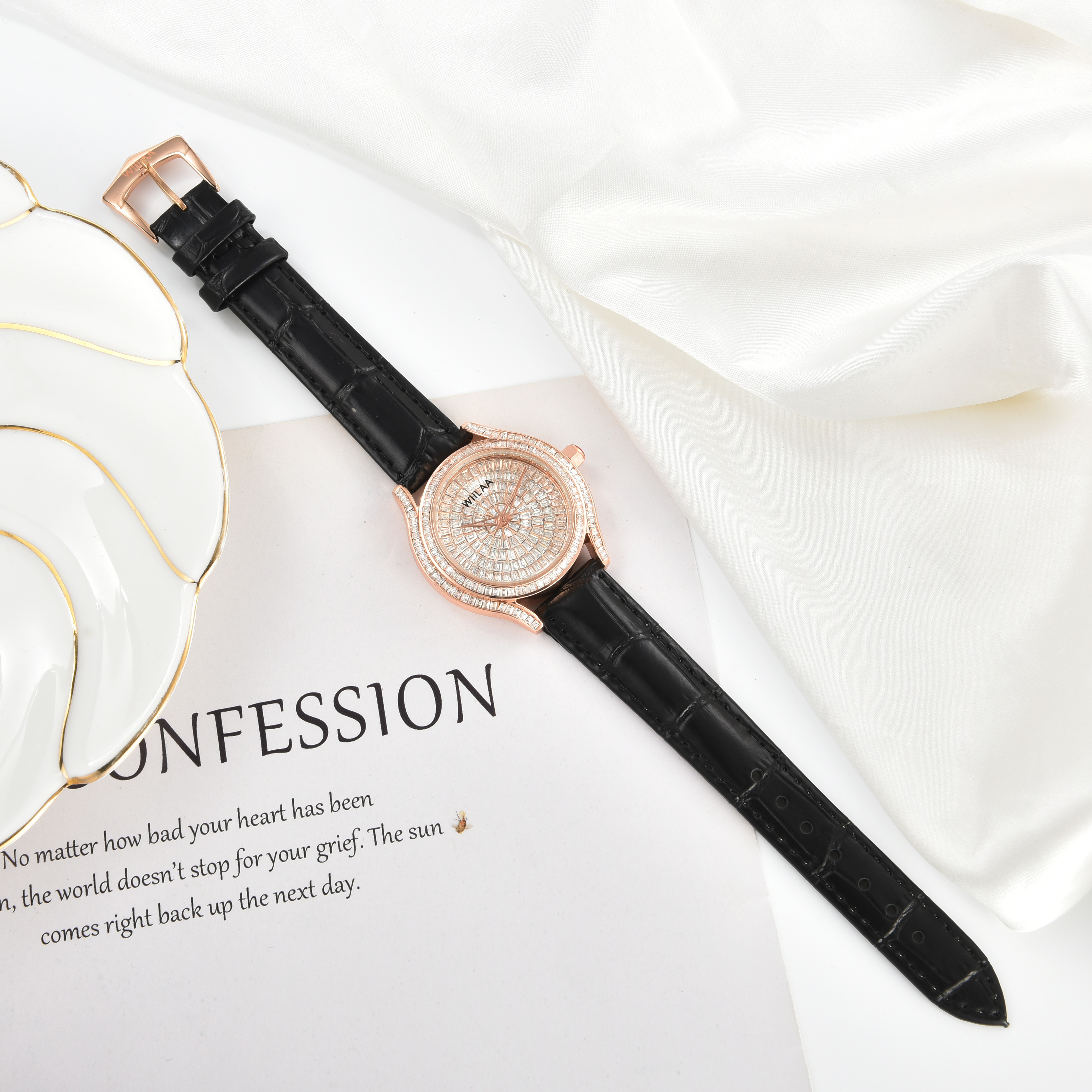 WIILAA Luxury Women's Crystal  - Luxury Watch With Leather Strap 리뷰 및 가격