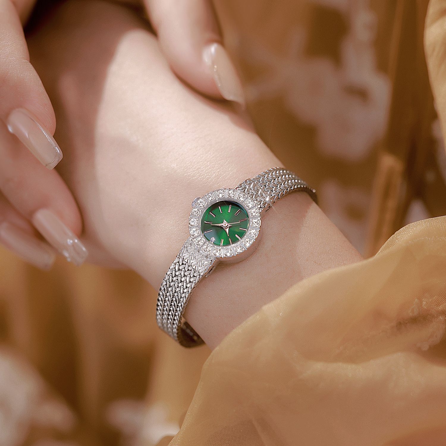 Vintage Women's Wristwatch Lux - Luxury Watch Engraving 리뷰 및 가격