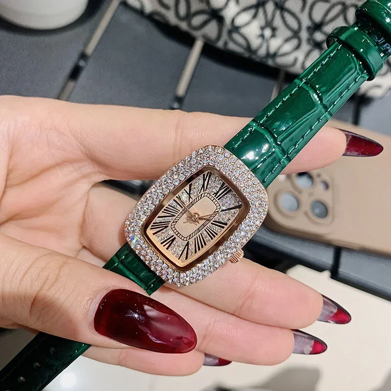 Trendy and fashionable women's - Luxury Watch With Leather Strap 리뷰 및 가격