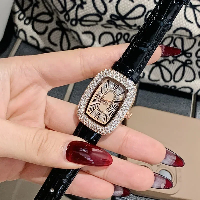 Trendy and fashionable women's - Luxury Watch With Leather Strap 리뷰 및 가격